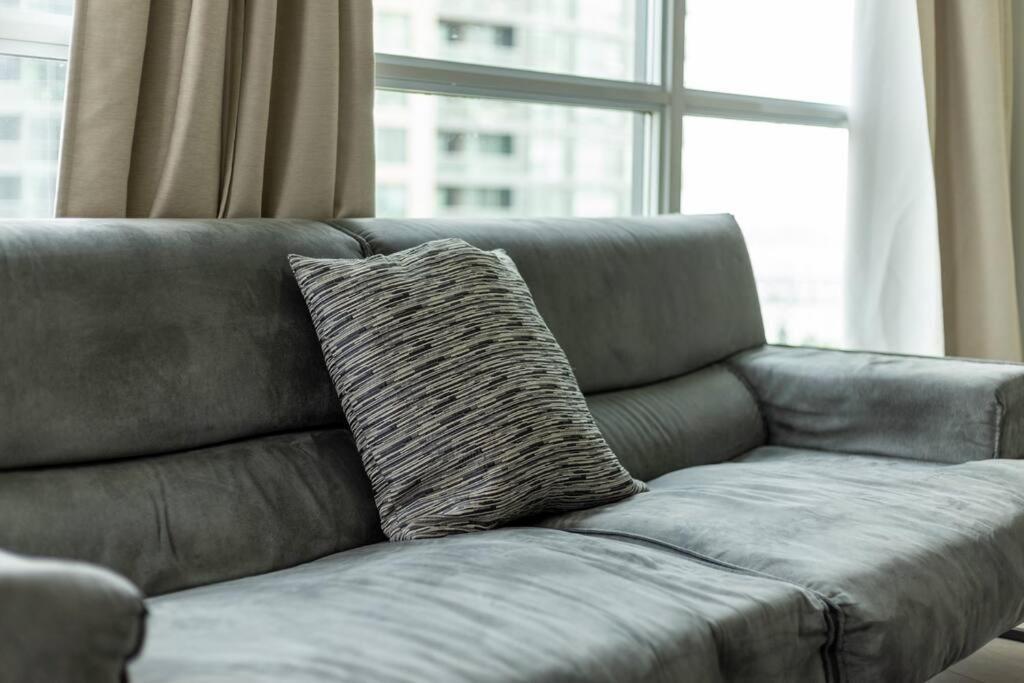 2 Bedroom Waterfront Condo Downtown W/ Free Parking Toronto Zewnętrze zdjęcie