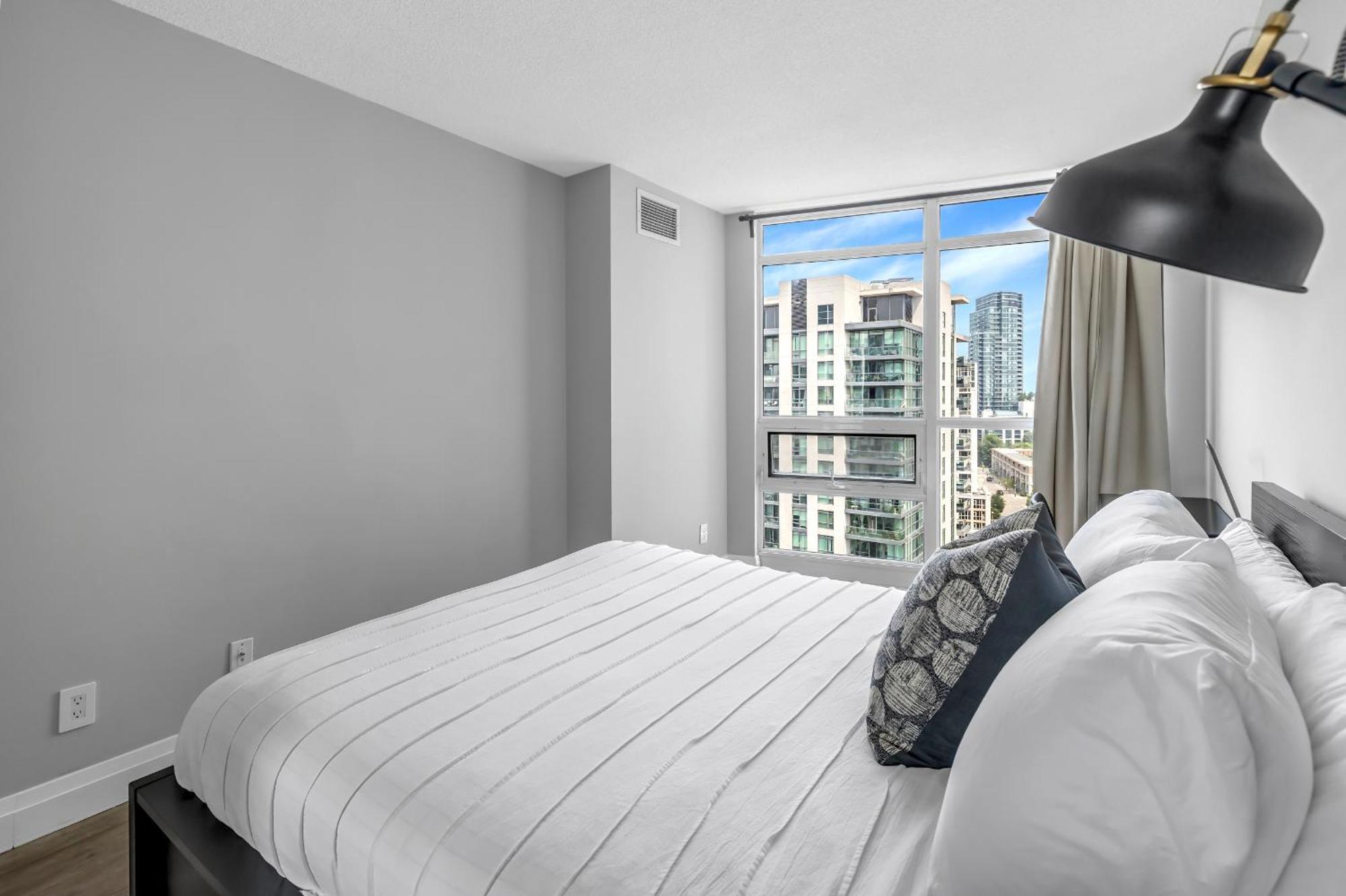 2 Bedroom Waterfront Condo Downtown W/ Free Parking Toronto Zewnętrze zdjęcie