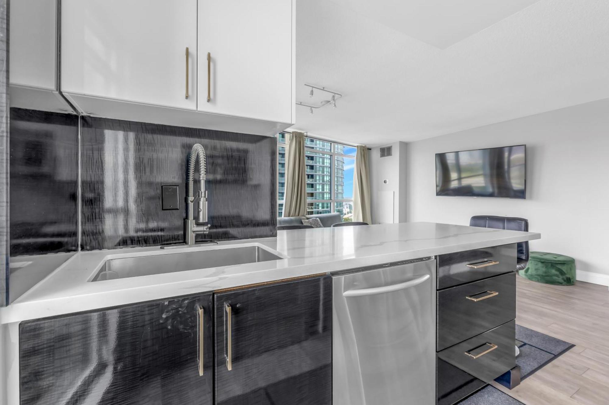 2 Bedroom Waterfront Condo Downtown W/ Free Parking Toronto Zewnętrze zdjęcie