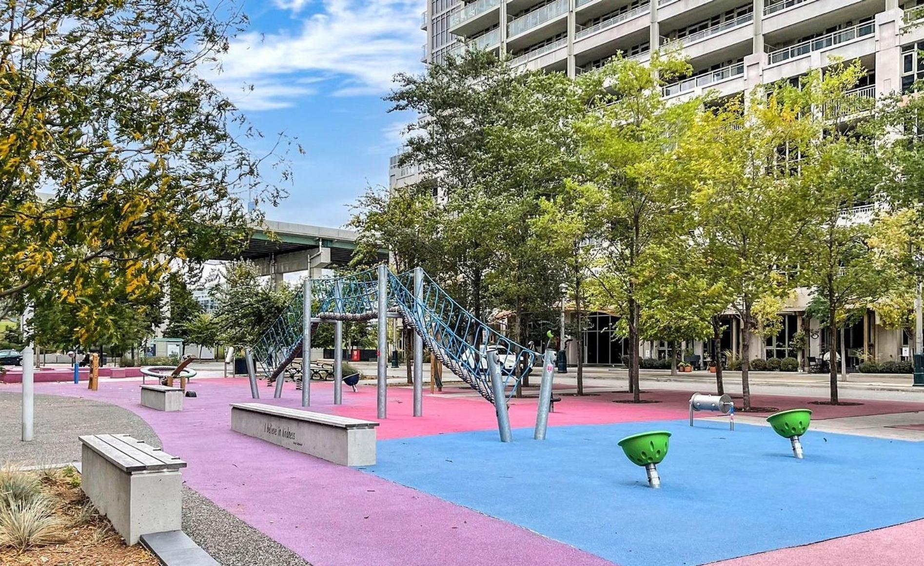 2 Bedroom Waterfront Condo Downtown W/ Free Parking Toronto Zewnętrze zdjęcie